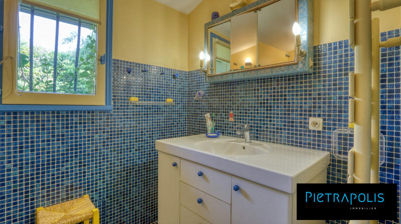 Maison - 201 m² - 6 pièces