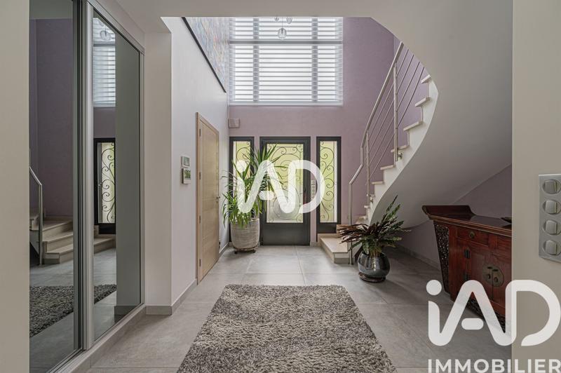 Maison - 527 m² - 9 pièces