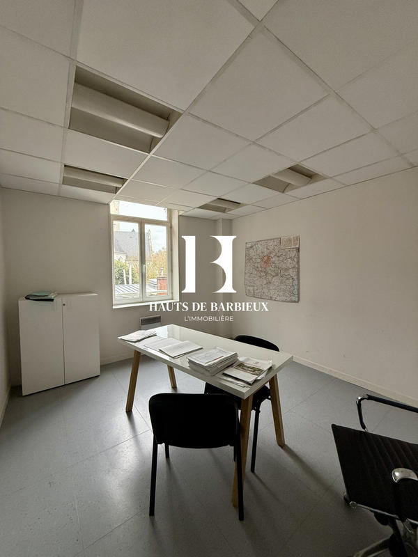 Local d'activités - 220 m² - 8 pièces