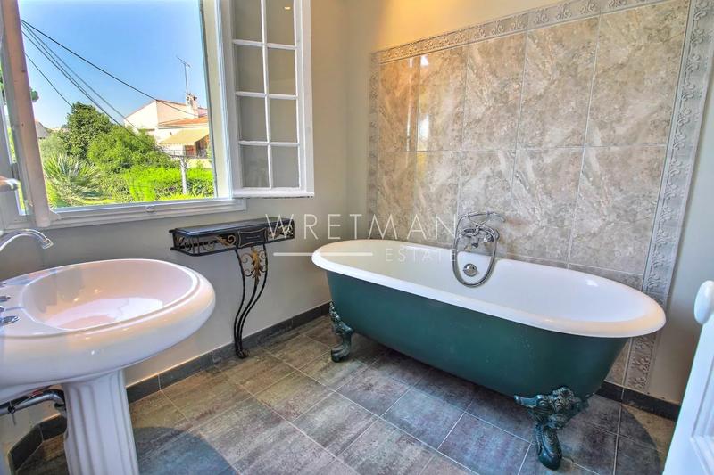 Maison - 180 m² - 7 pièces