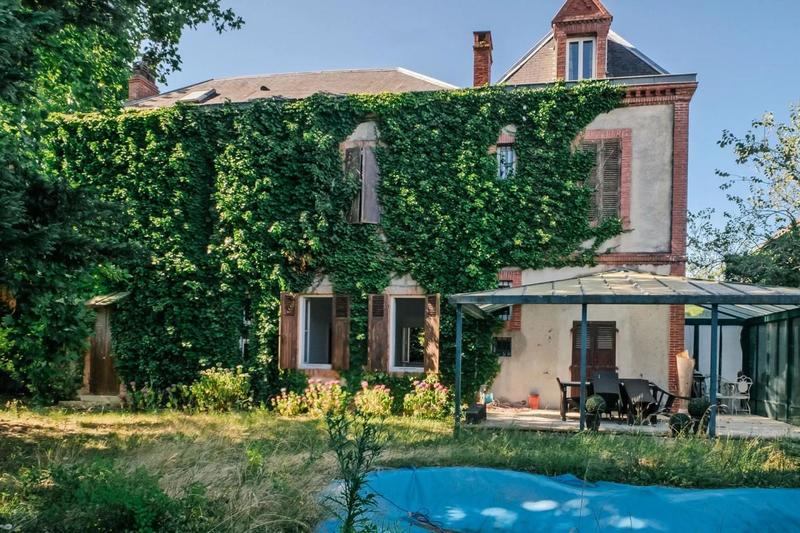 Maison - 260 m² - 7 pièces