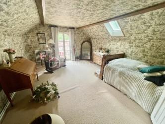 Propriété - 297 m² - 10 pièces