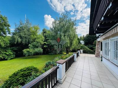 Villa - 221 m² - 8 pièces