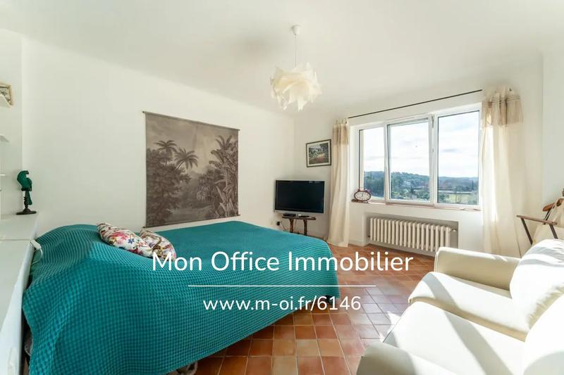 Maison - 330 m² - 10 pièces