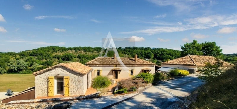 Maison - 180 m² - 6 pièces