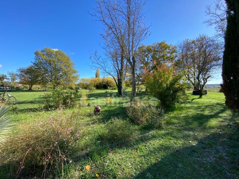 Propriété - 240 m² - 10 pièces