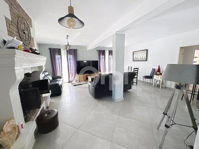 Maison - 203 m² - 6 pièces