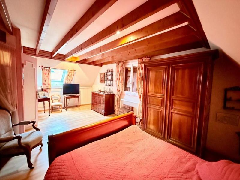 Maison - 250 m² - 10 pièces