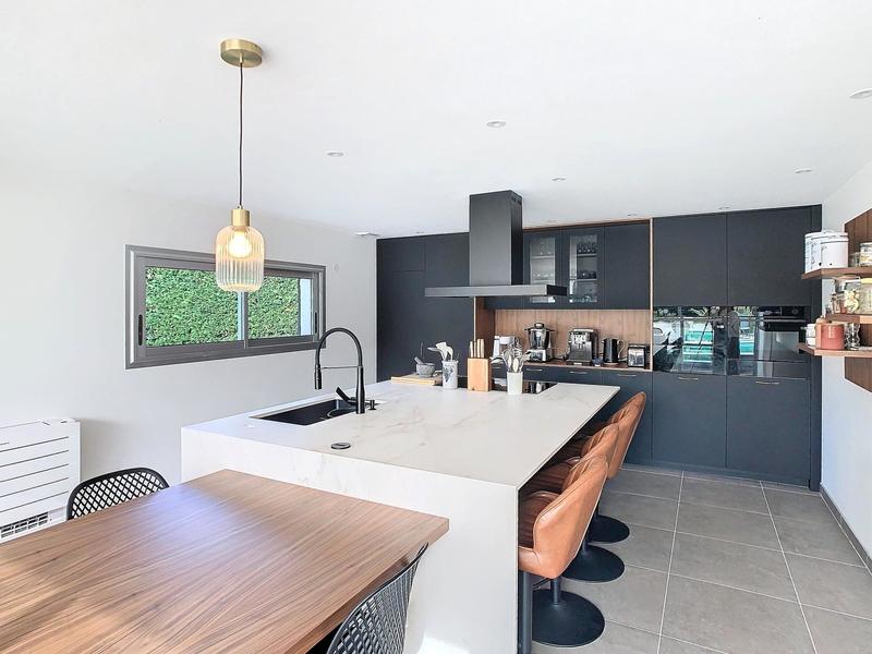 Maison - 310 m² - 10 pièces