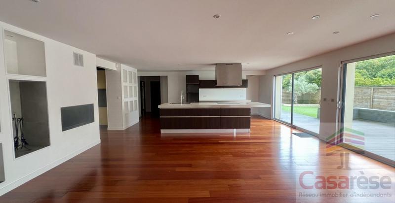 Villa - 220 m² - 7 pièces