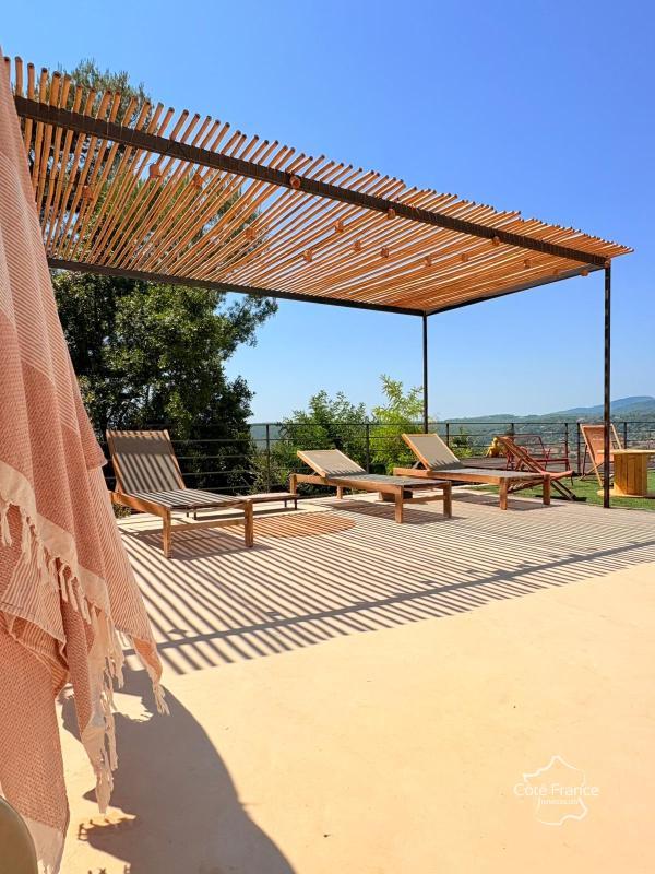 Villa - 239 m² - 9 pièces