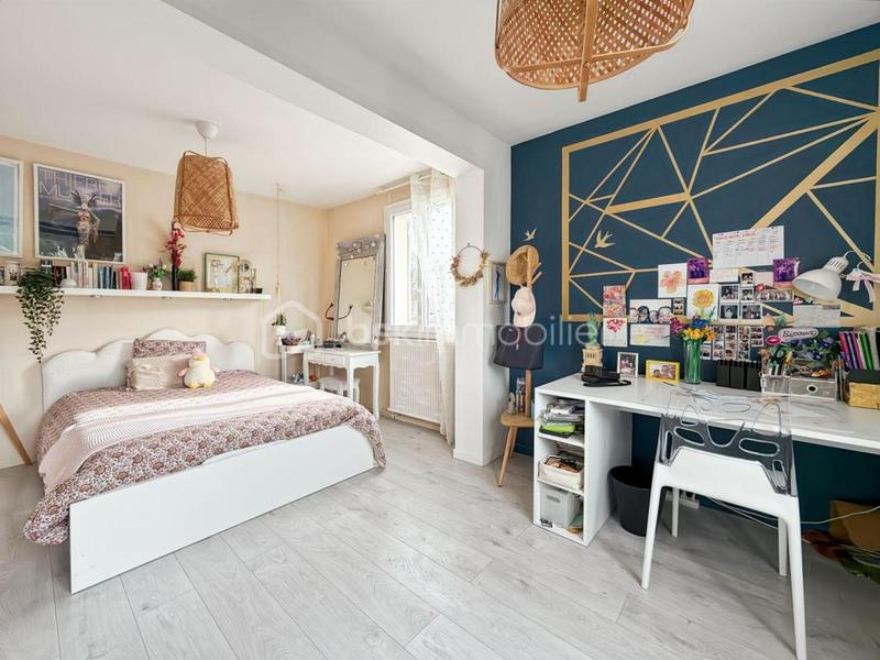 Maison traditionnelle - 220 m² - 8 pièces