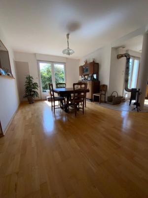 Maison - 329 m² - 11 pièces