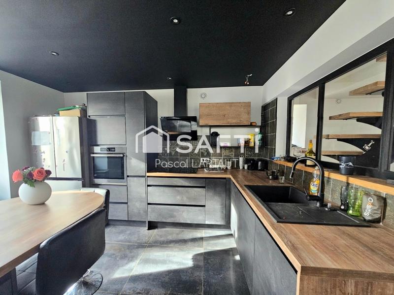 Maison - 216 m² - 7 pièces