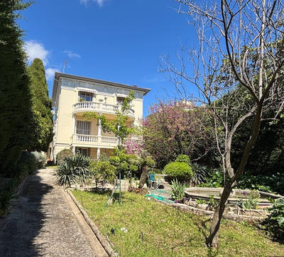 Appartement - 99 m² - 2 pièces