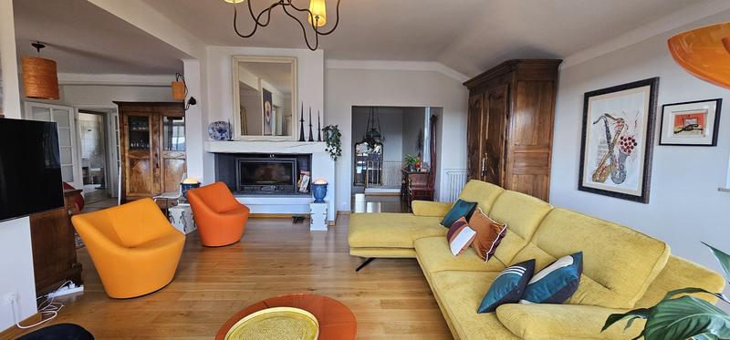 Maison - 210 m² - 10 pièces