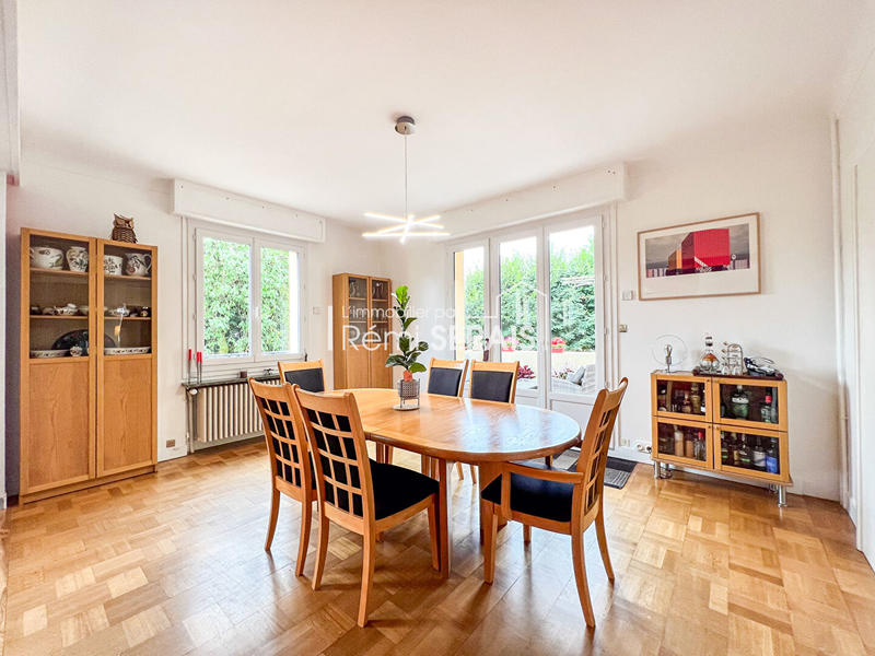 Maison - 248 m² - 9 pièces