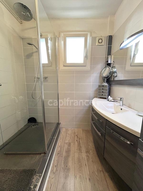 Maison - 180 m² - 8 pièces