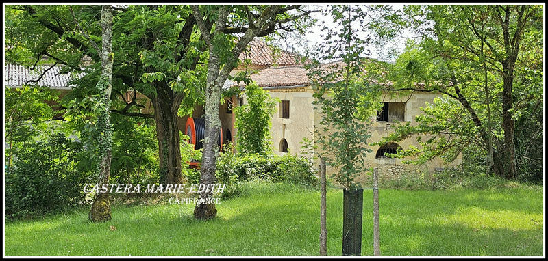 Propriété - 860 m² - 19 pièces