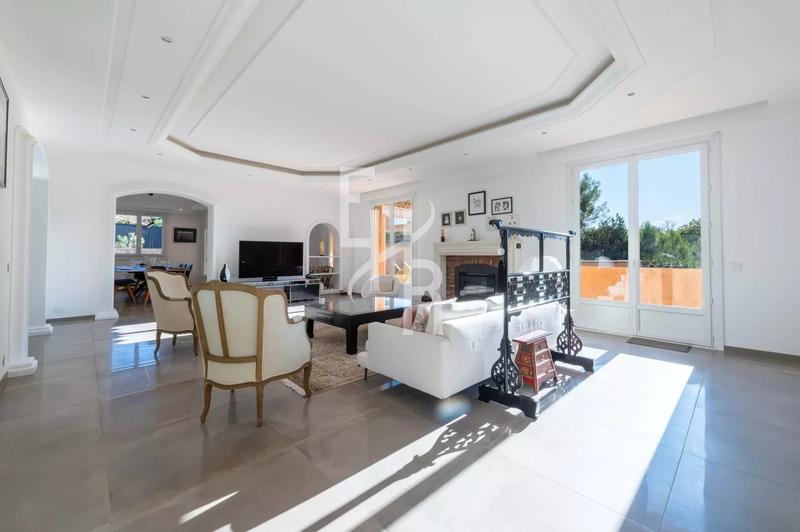 Villa - 416 m² - 6 pièces