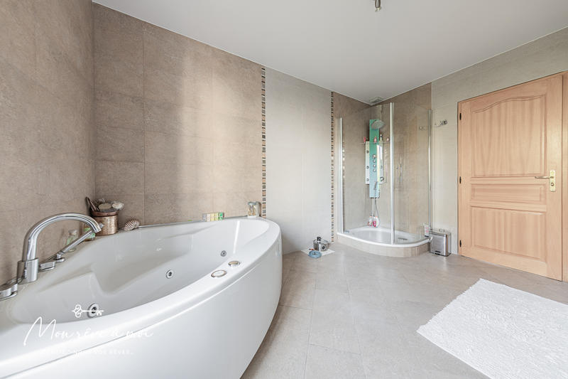 Maison - 170 m² - 6 pièces