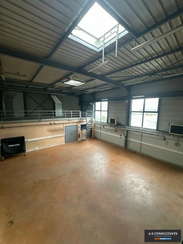 Local d'activité / Entrepôt - 670 m²