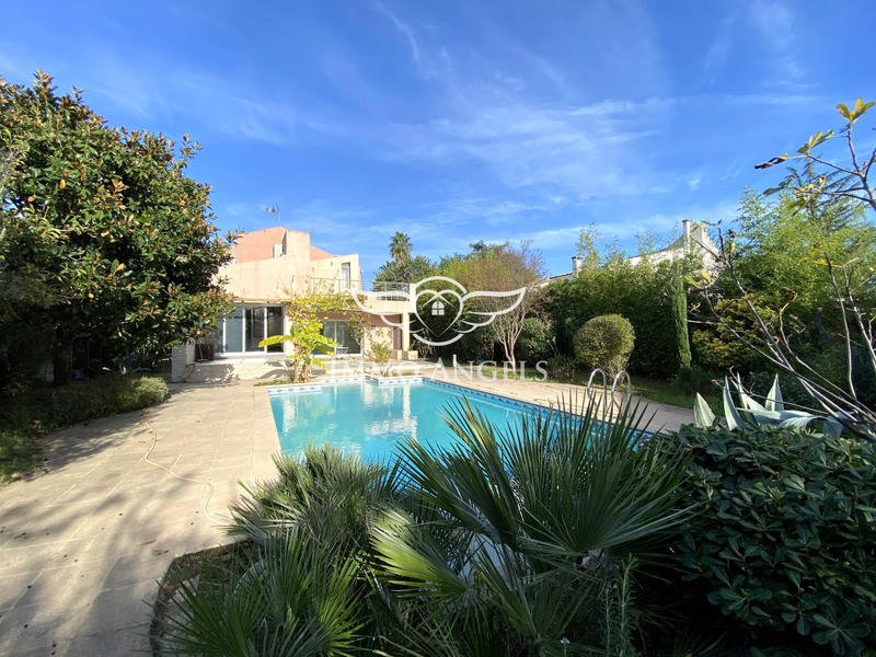 Maison - 209 m² - 6 pièces