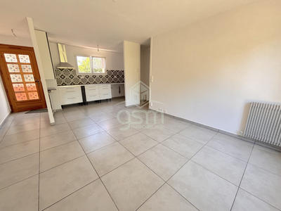 Maison traditionnelle - 65 m² - 4 pièces