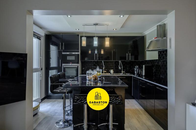 Appartement - 101 m² - 4 pièces