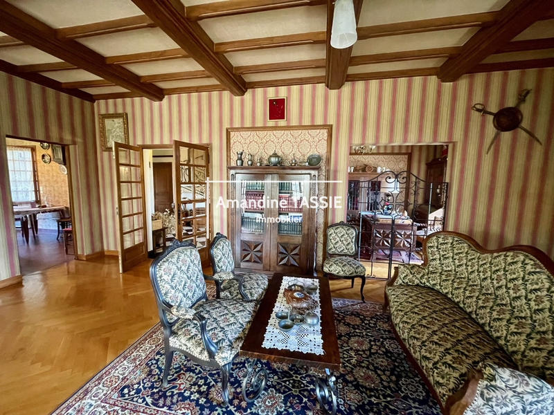 Maison - 230 m² - 8 pièces