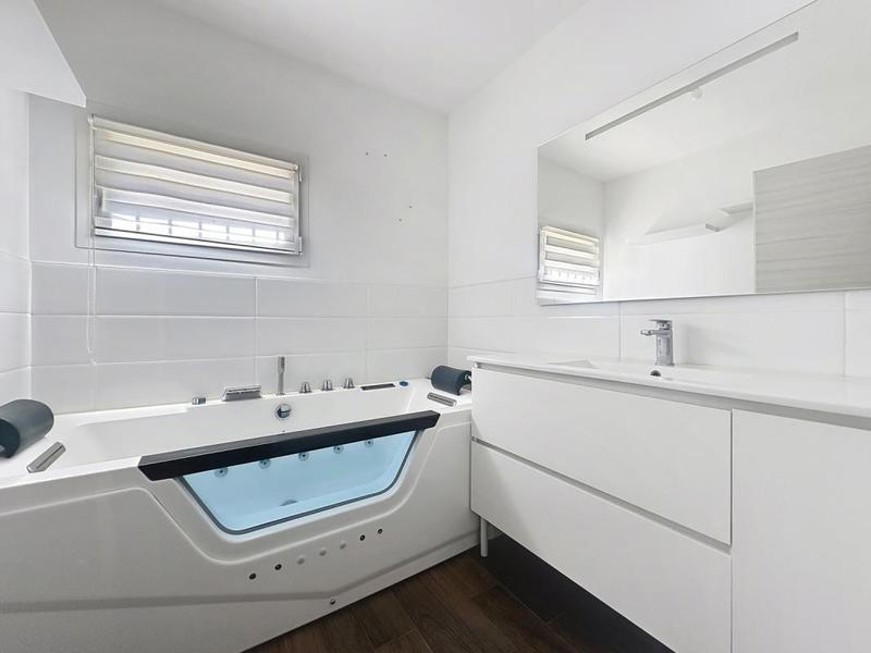 Maison - 172 m² - 7 pièces