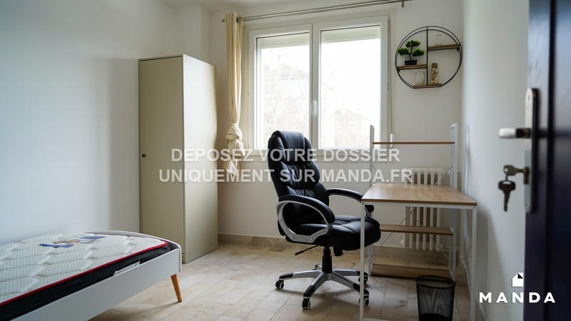 Chambre - 11 m² - 5 pièces