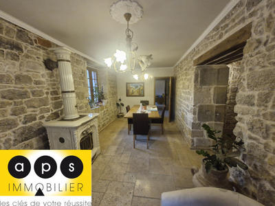 Maison - 210 m² - 9 pièces