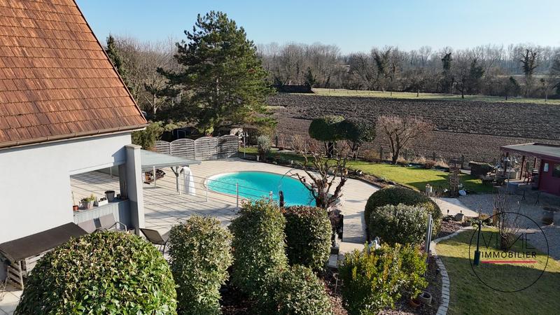 Maison - 235 m² - 8 pièces