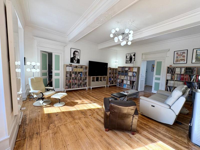 Château - 451 m² - 14 pièces