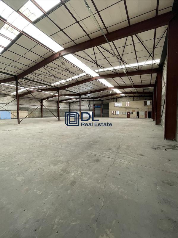 Entrepôt - 1 664 m²
