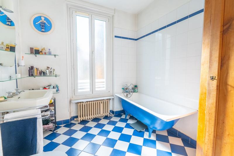 Maison - 180 m² - 7 pièces