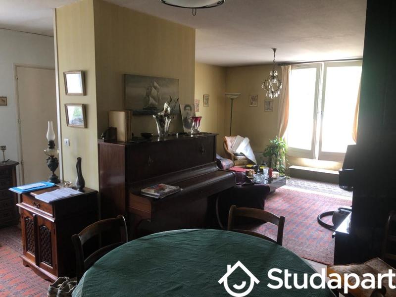 Chambre - 10 m² - 1 pièce