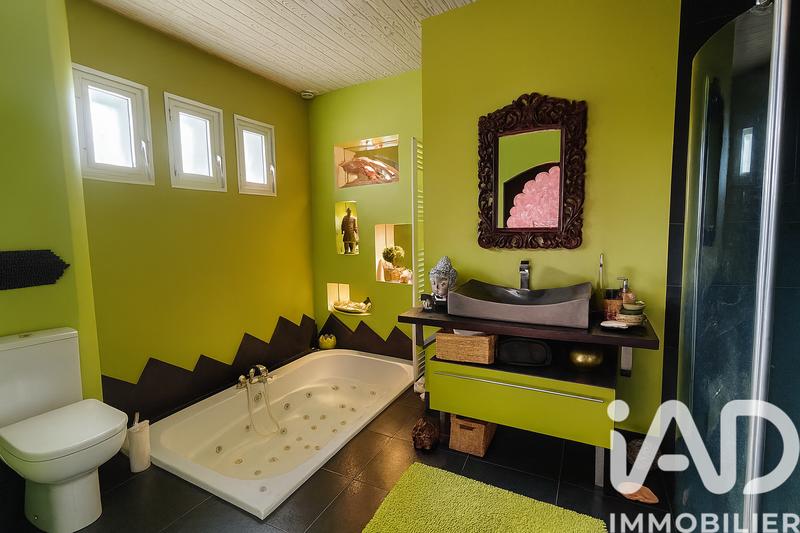 Maison - 222 m² - 9 pièces