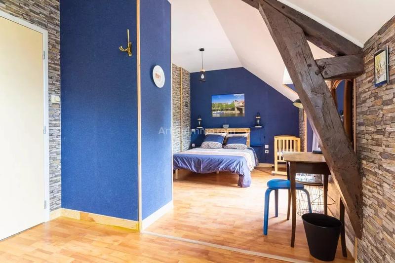 Maison - 313 m² - 10 pièces