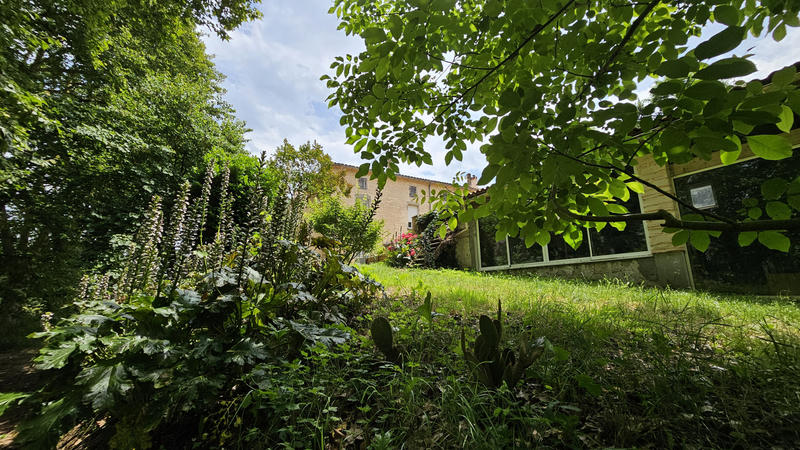 Maison - 600 m² - 20 pièces