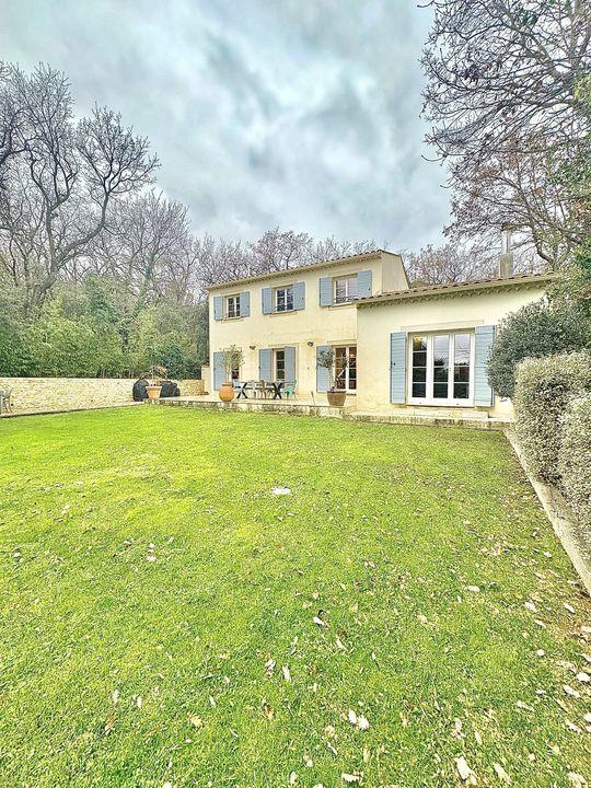 Villa - 225 m² - 7 pièces