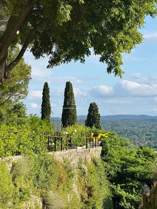 Maison - 240 m² - 8 pièces