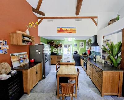 Demeure - 262 m² - 12 pièces