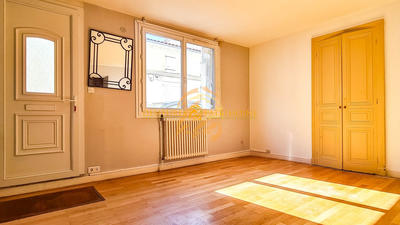 Maison - 213 m² - 8 pièces