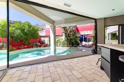 Maison - 450 m² - 11 pièces