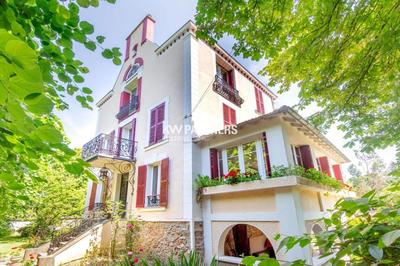 Maison bourgeoise - 256 m² - 9 pièces