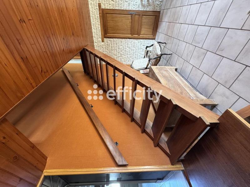 Maison - 230 m² - 8 pièces