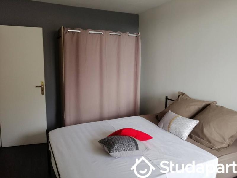 Chambre - 11 m² - 1 pièce