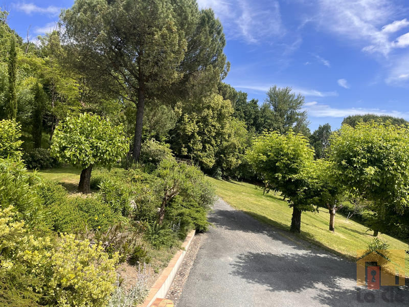 Maison - 207 m² - 10 pièces